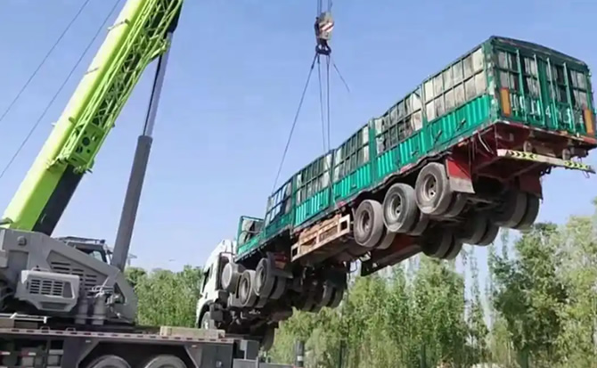 平泉道路脱困救援案例